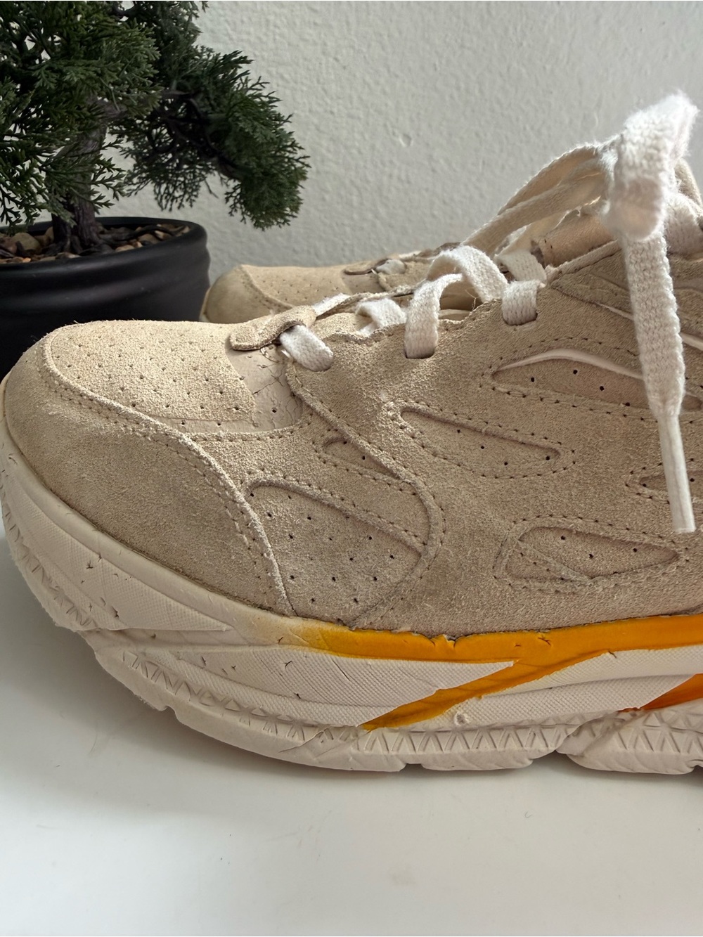 Hoka Clifton L men size 8.5 Beige Suede Athletic Sneakers with Yellow Accent - Picture 6 of 14